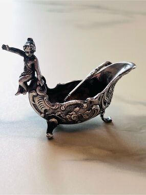 Exquisite Antique .925 Sterling Silver Salt Pepper Cellar w/ Figural Salt Spoon